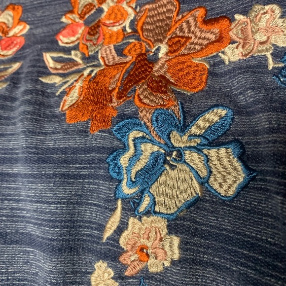 Gianni Bini Flower Embroidered Crop Top Size Medium - Picture 5 of 5